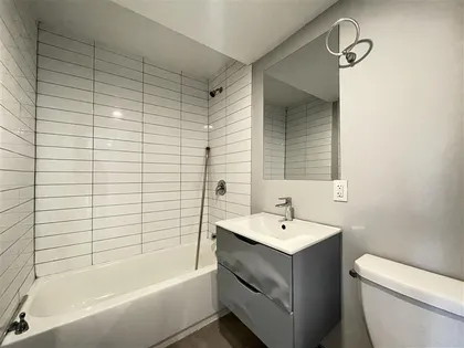 1 room apartment of 70 m² in Montreal