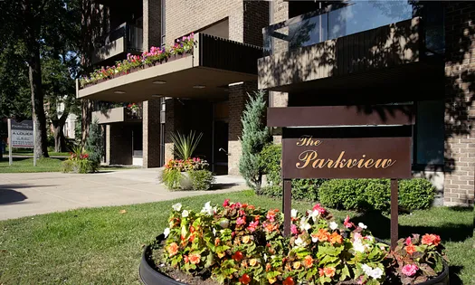 1 room apartment of 105 m² in Westmount