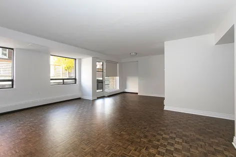 1 room apartment of 105 m² in Westmount