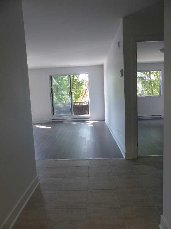 Repentigny -3 1/2 - Appartement Rénové - Piscine - Juillet