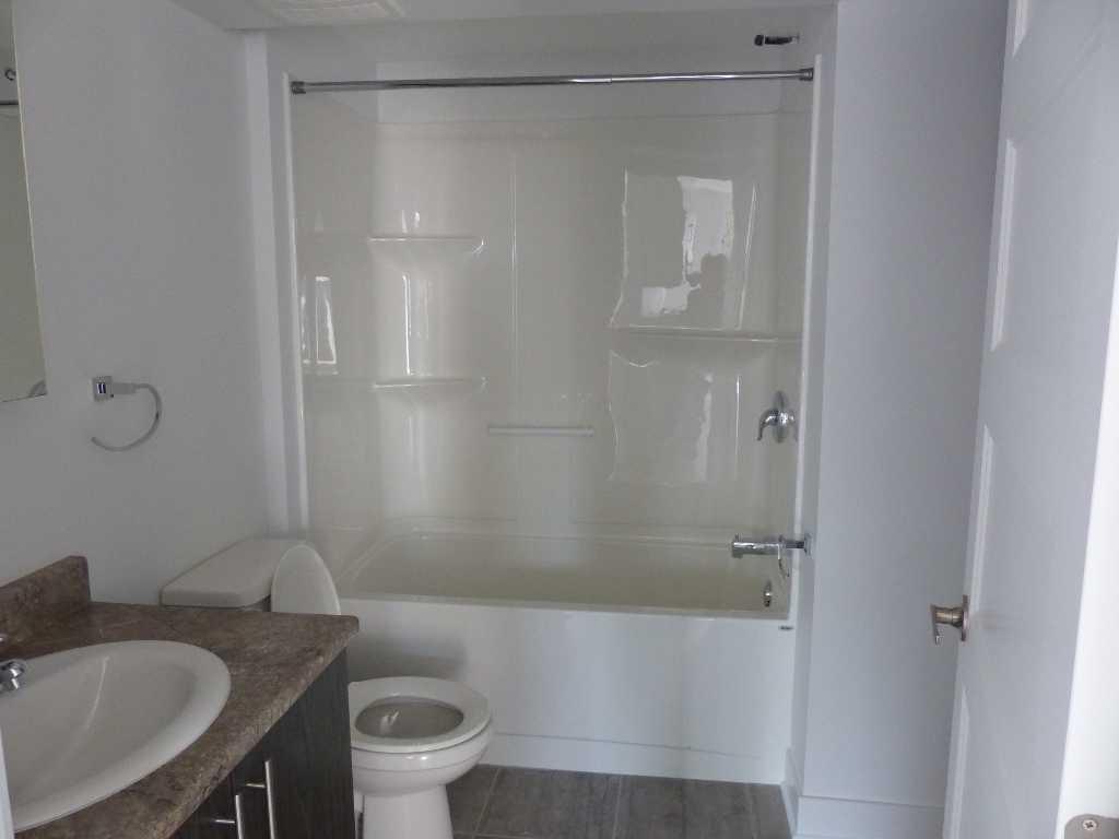 Repentigny -3 1/2 - Appartement Rénové - Piscine - Juillet