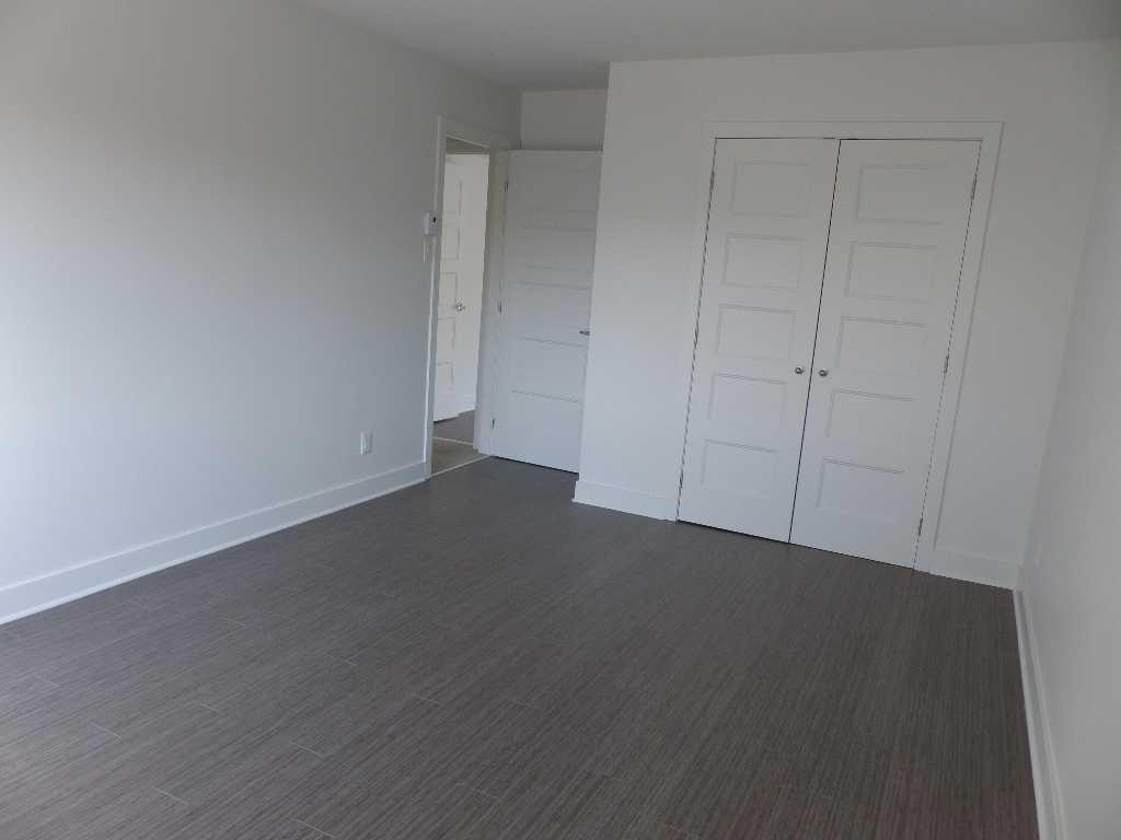 Repentigny -3 1/2 - Appartement Rénové - Piscine - Juillet