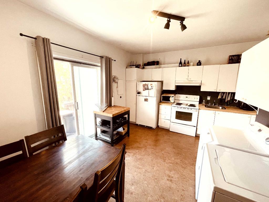 Grand 3½ – À 3 min du métro Rosemont - Spacious One-Bedroom - 3 min walk to Rosemont Metro