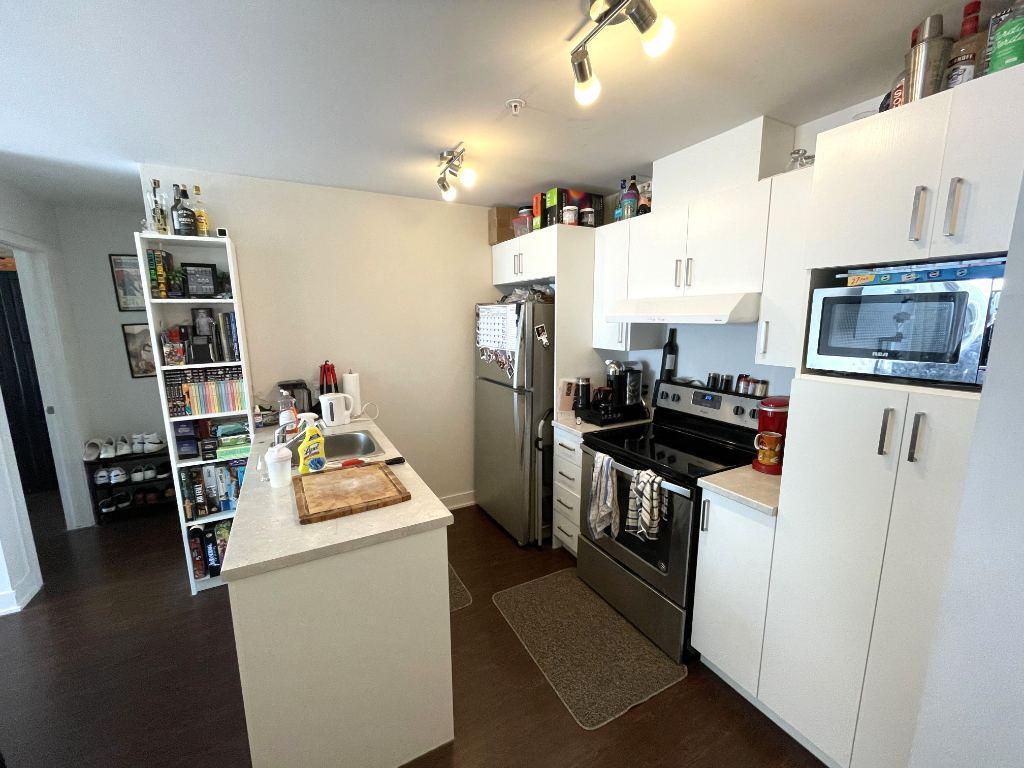 Beautiful 3 1/2 Condo-Style Apartment Downtown Montreal - Available NOW!