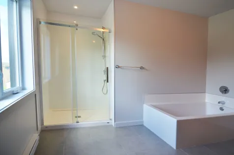 5 rooms apartment of 158 m² in Sherbrooke