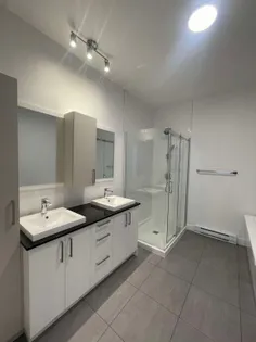 5 rooms apartment of 193 m² in Sherbrooke