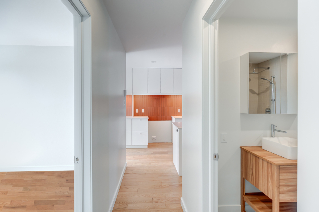 NOUVEAU 4 ½ Haut De Triplex + Terrasse