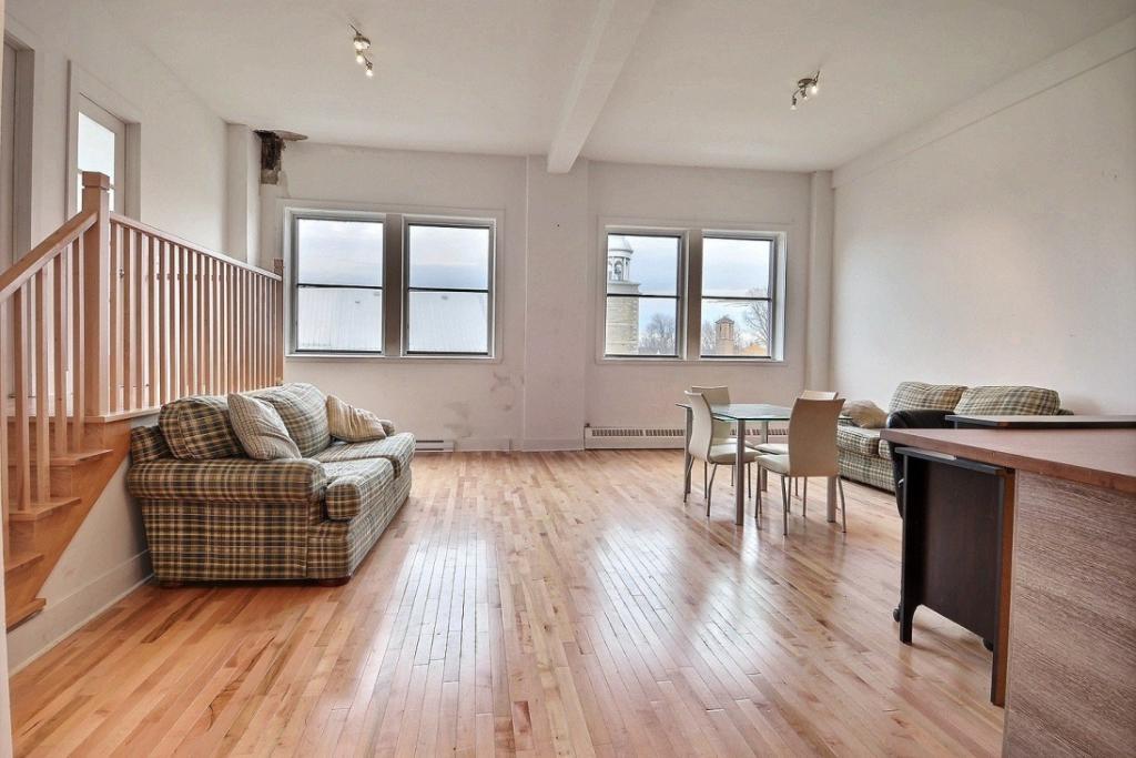Très grand 4 1/2 situé dans le pittoresque village du Vieux Sainte-Rose, 2200$ tout inclut, pour le 1er septembre