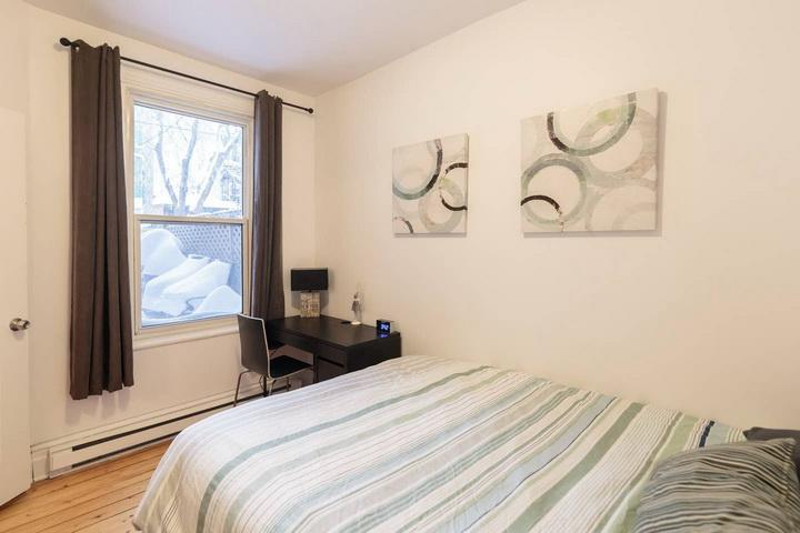 Montréal 4 ½ comme un 5 1/2 sur le Plateau Mont Royal RDC+ Semi équipe jardin privée H2H