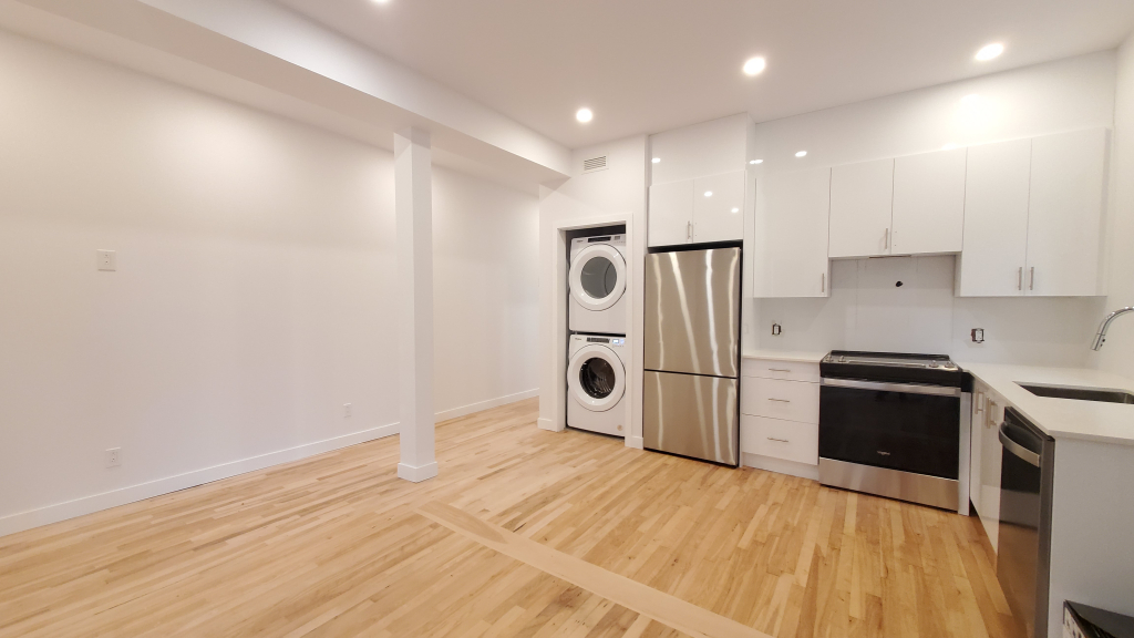 4.5 Neuf Et Terrase Privée à Rosemont!