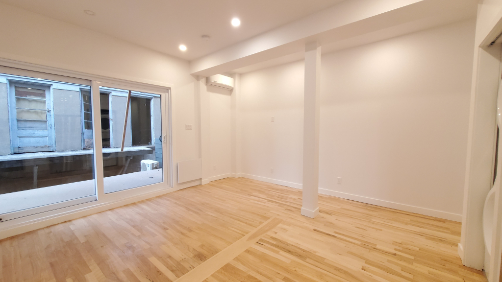 4.5 Neuf Et Terrase Privée à Rosemont!