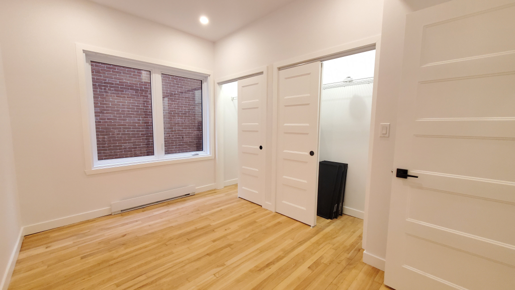 4.5 Neuf Et Terrase Privée à Rosemont!