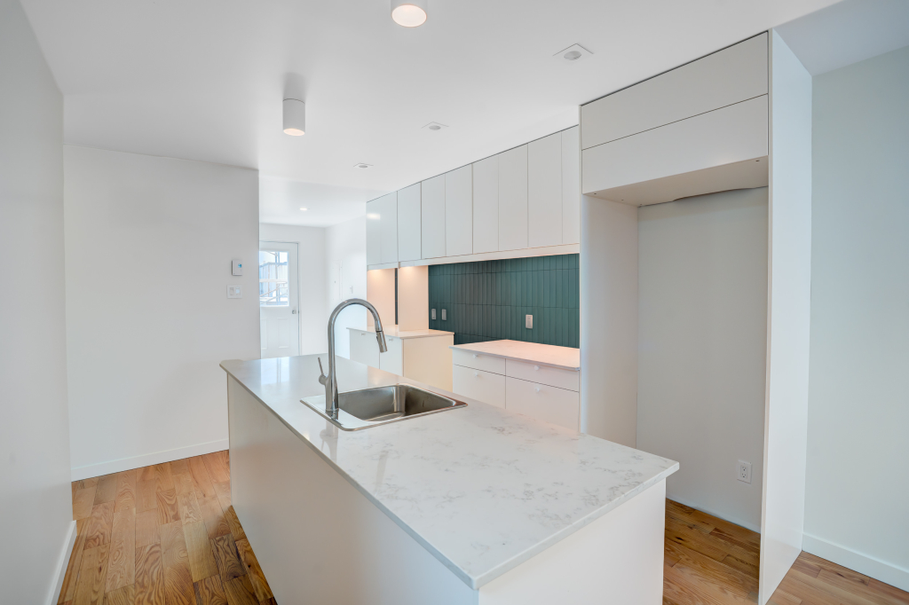RDC – 4 ½ Avec Cour Privée