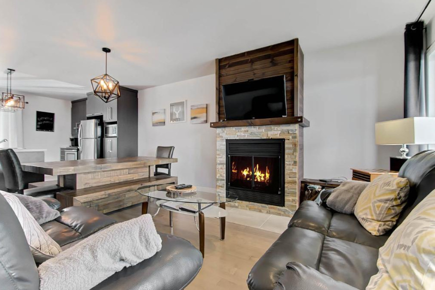Maison De Ville Près Du Mont Ste-Anne
