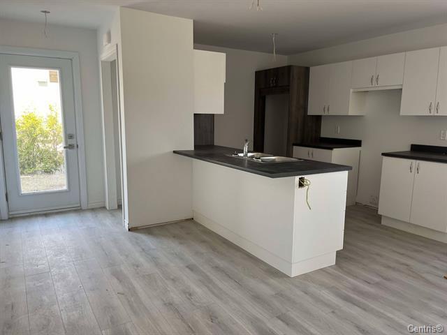 Appartement à louer à St-Félicien, 4 1/2, construit en 2025, à proximité des services.