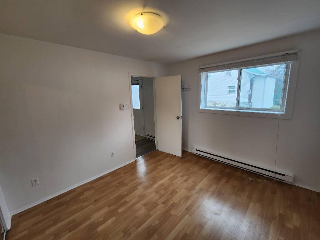 5 ½ à louer –1er étage, secteur tranquille de Valleyfield (face au parc des iles) – 1375 $