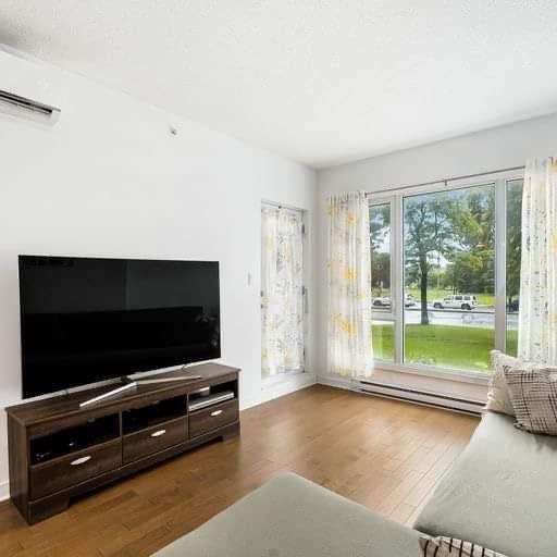 3 1/2 avec garage, gym, jacuzzi