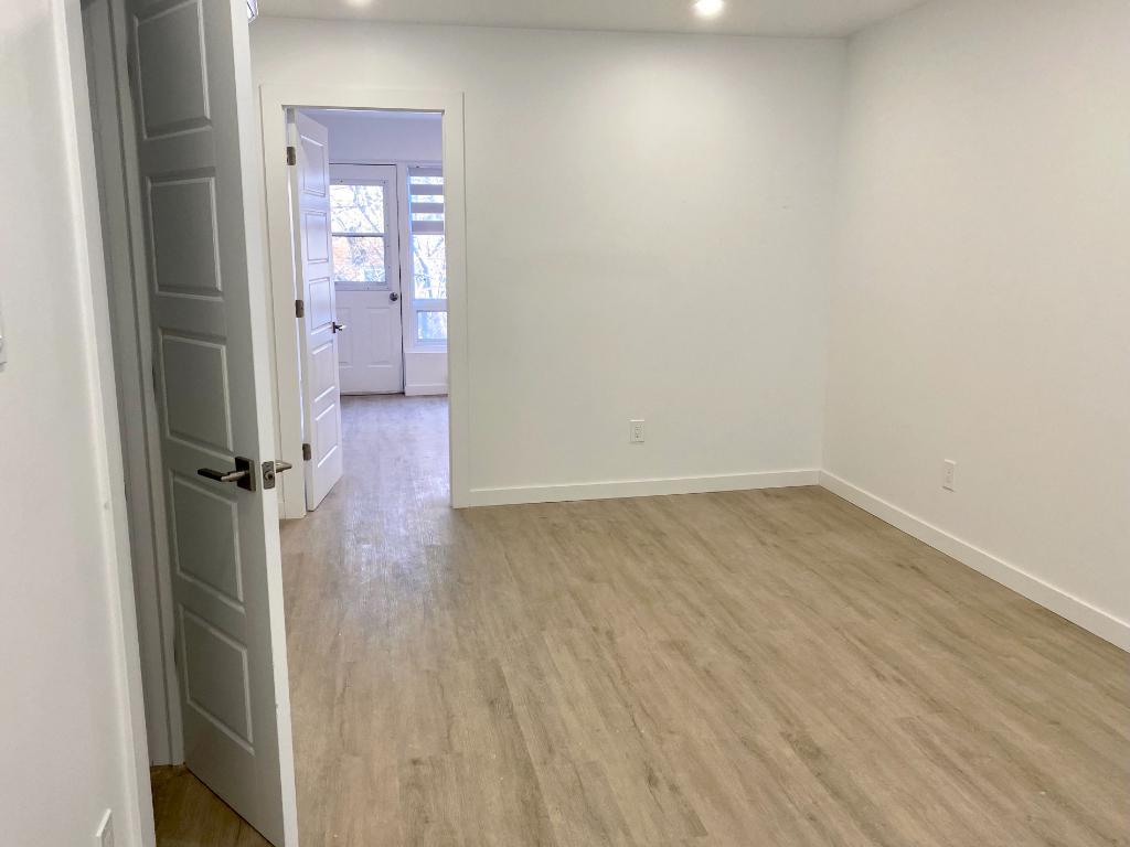 Appartement 3 ½ neuf, à louer au 1er Juillet, Plateau Mont-Royal