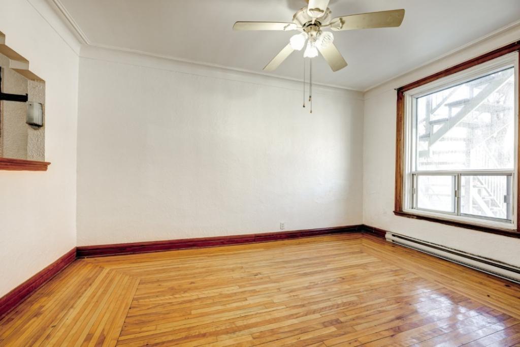 📍 À louer / À vendre – Grand appartement principal sur la rue St-Denis, Montréal (à 100 m du métro)