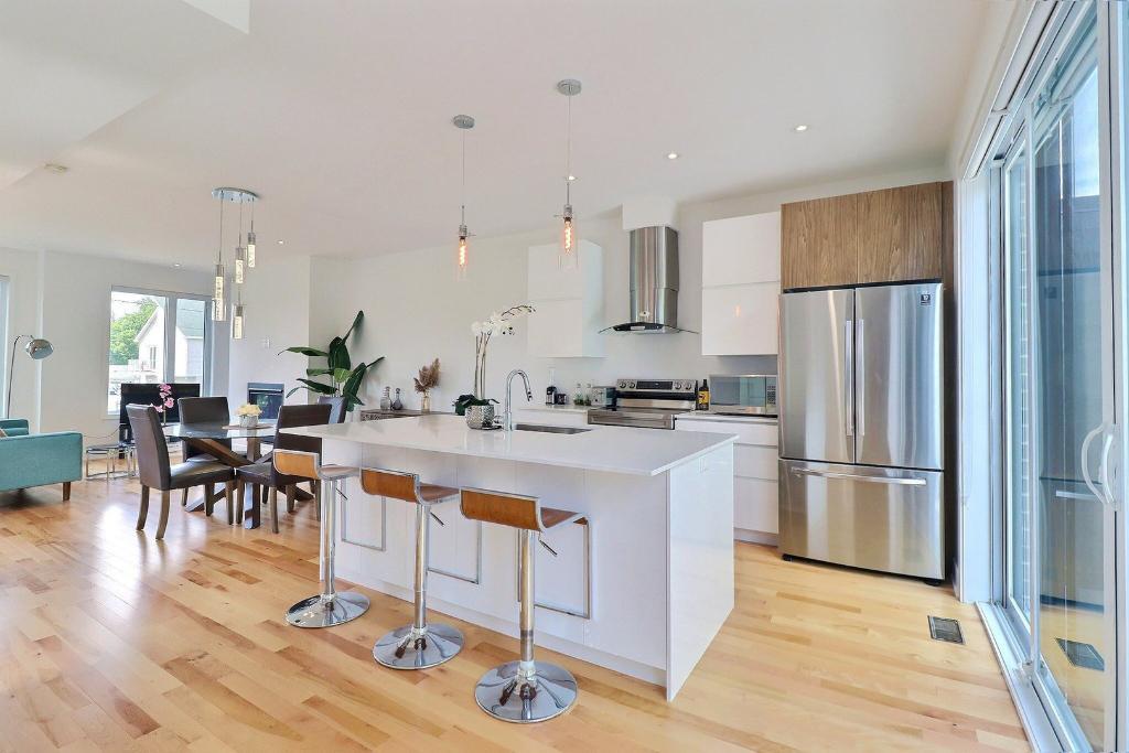 La Prairie maison de ville style condo 3 chambres et 2 chambres garage double