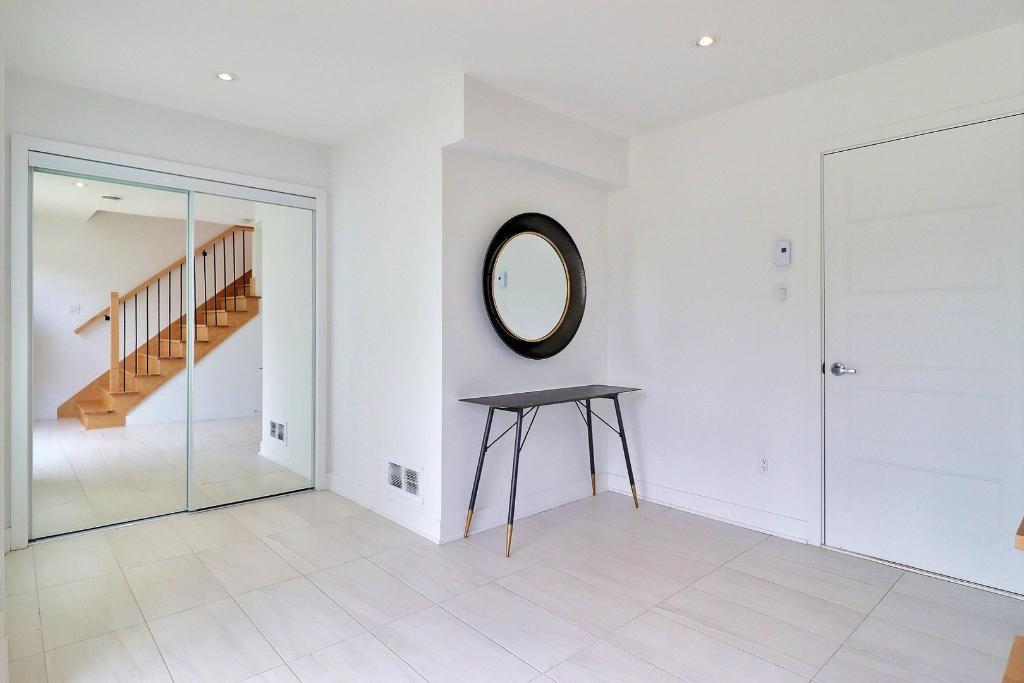 La Prairie maison de ville style condo 3 chambres et 2 chambres garage double