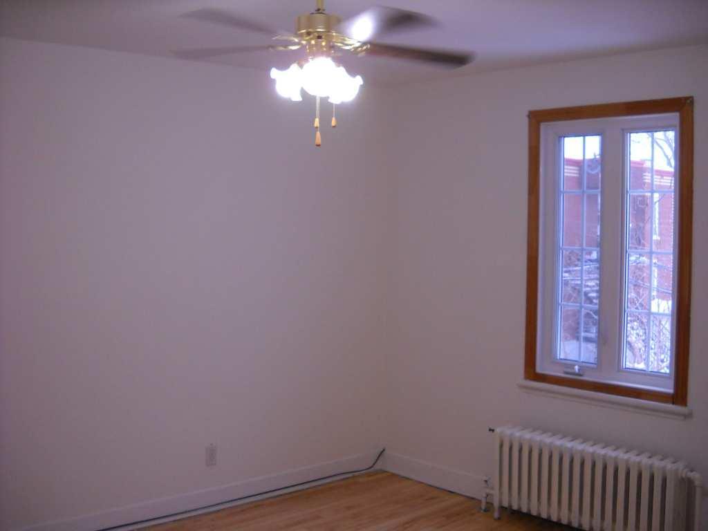 LOGEMENT 4/12 À LOUER LIBRE.