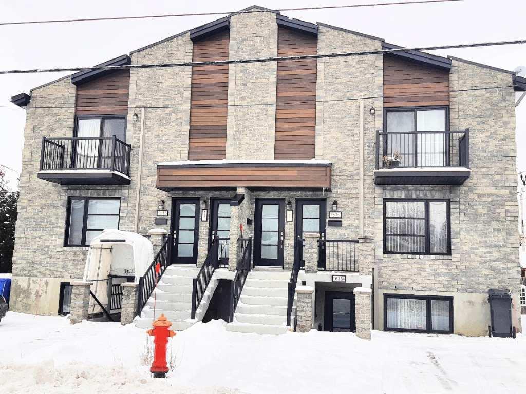 6 1/2 SUR DEUX ÉTAGES 50 ANS ET PLUS ST HUBERT LOGEMNET DU PROPRIO, LUXUEUX, TRIPLEX TRANQUILLE, COUR PRIVÉE , ENTRETIEN INCLUS,