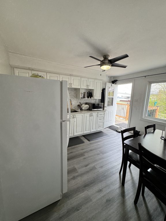 Beau Logement - 2 Ch. - Rue East