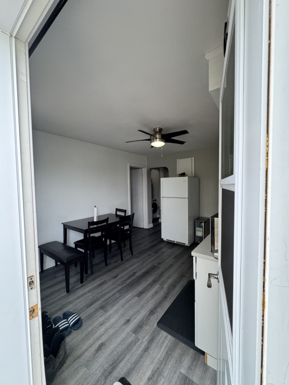 Beau Logement - 2 Ch. - Rue East