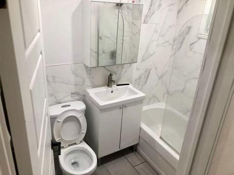 12 - 2090 Wellington, Montréal