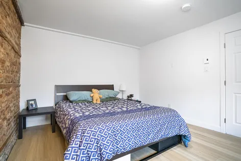 1 room apartment of 75 m² in Montreal