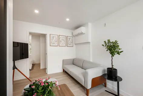 1 room apartment of 77 m² in Montreal