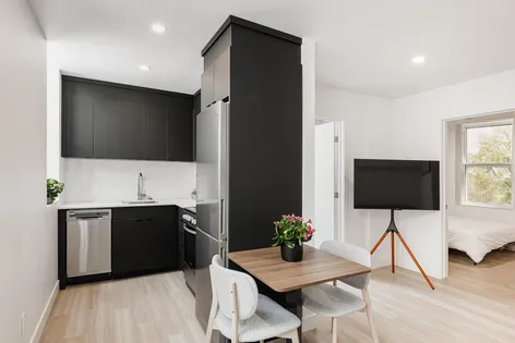 1 room apartment of 77 m² in Montreal