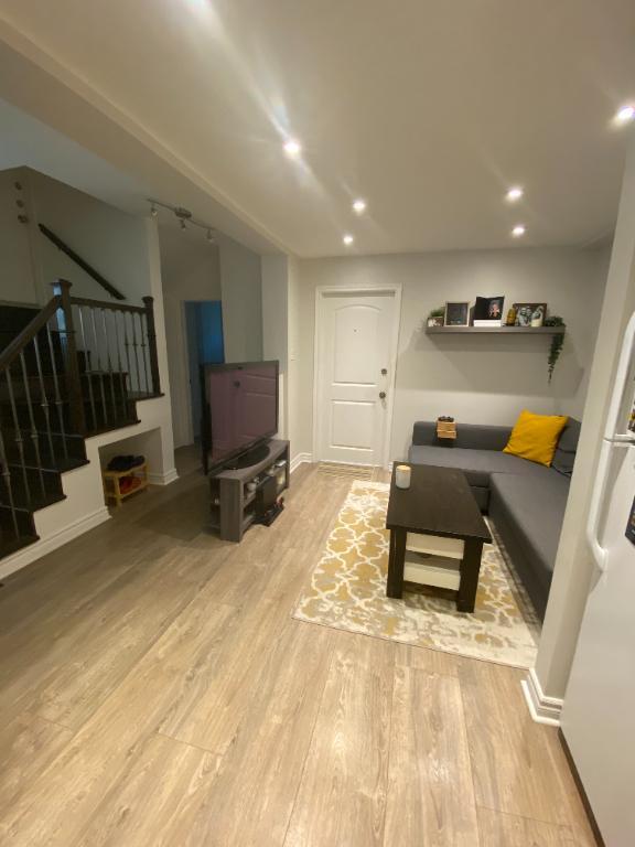 lease of spacious two bedroom apartment in NDG montreal