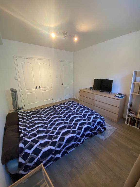 lease of spacious two bedroom apartment in NDG montreal