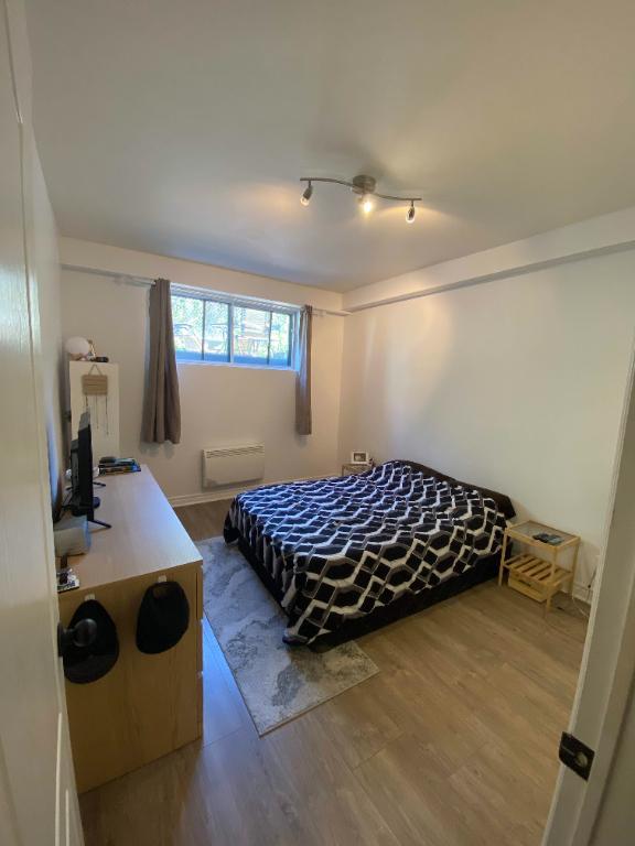 lease of spacious two bedroom apartment in NDG montreal