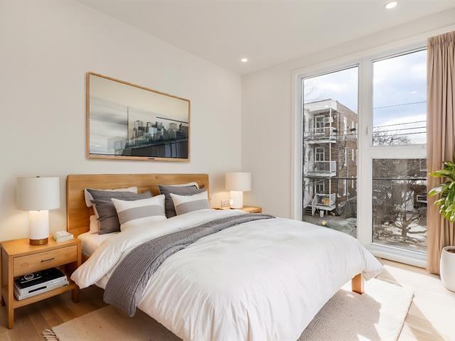 2 chambres, logement rénové et très lumineux avec grand balcon privé sur ruelle