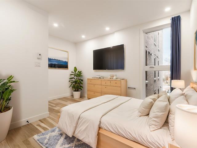 2 chambres, logement rénové et très lumineux avec grand balcon privé sur ruelle