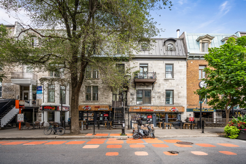 Furnished Studio Closed To Berri Uqam