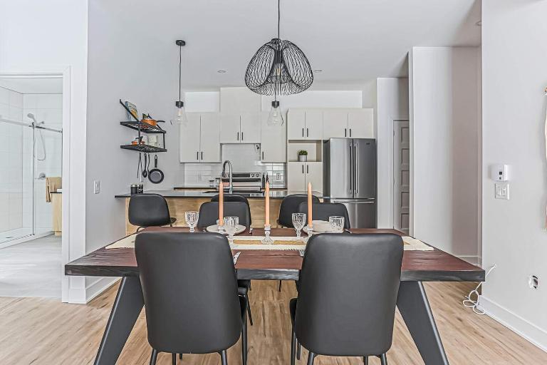 PROMO - APPARTEMENT 4½ SEMI-MEUBLÉ - DISPONIBLE EN JUILLET