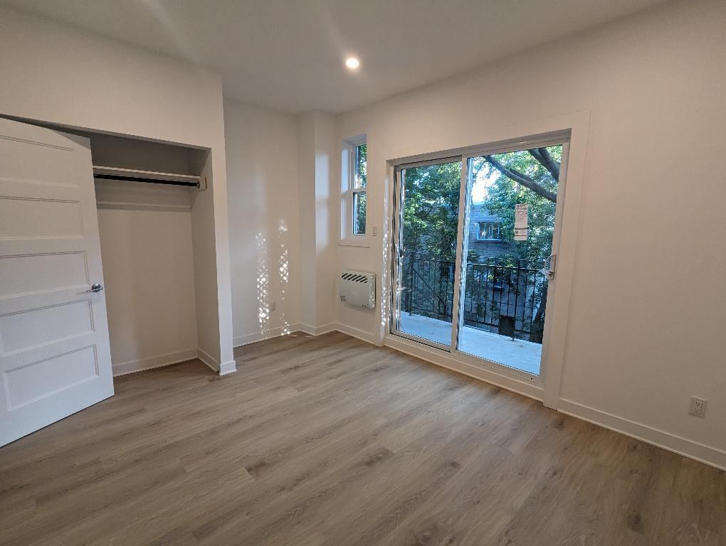4 ½ Ville-Marie Métro Frontenac, Rénové , AC, 6 électros 3e étage