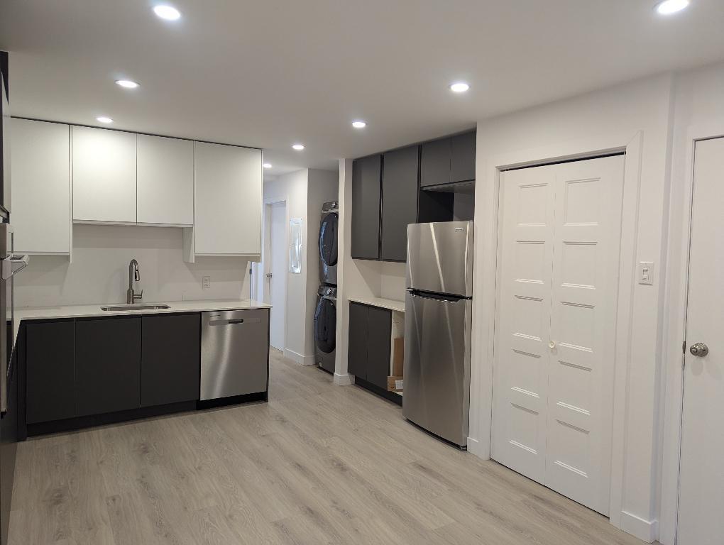 4 ½ Semi Sous-sol, Neuf, Ville-Marie Métro Frontenac, AC, 6 électros