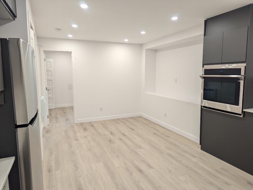 4 ½ Semi Sous-sol, Neuf, Ville-Marie Métro Frontenac, AC, 6 électros