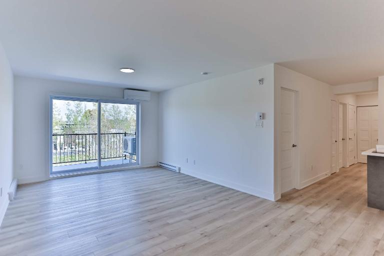 WOW! APPARTEMENT 5½ DISPONIBLE À SAINT-CHARLES