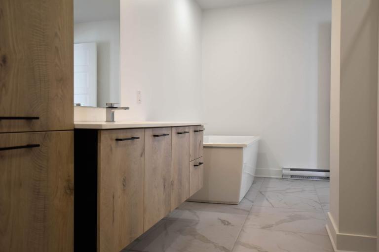 LUXUEUX CONDO À LOUER - 5½ À BLAINVILLE