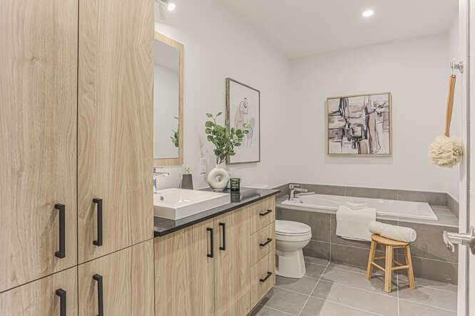 APPARTEMENT 4½ À JOLIETTE - 1127 PI. CARRÉ