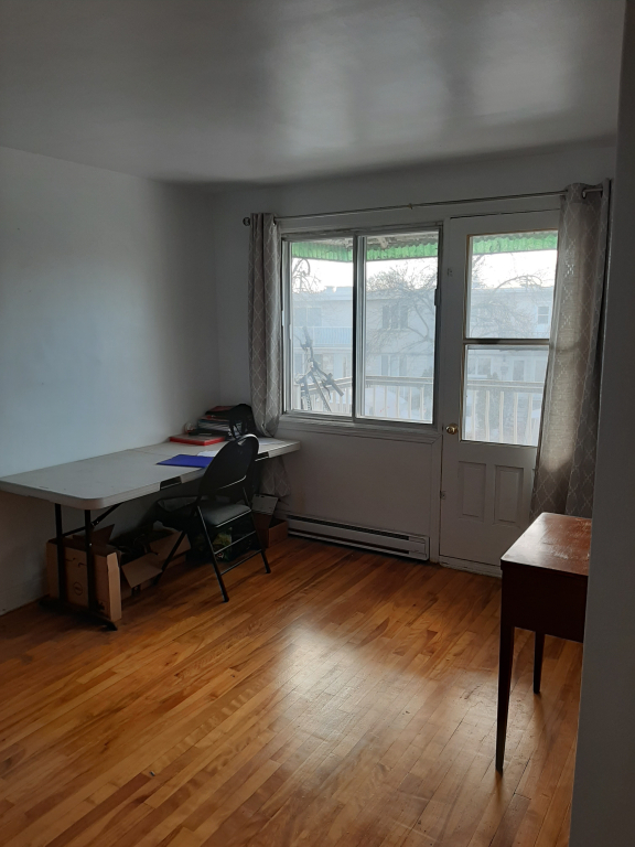 5½ Haut-3-plex Libre 1ère Juillet