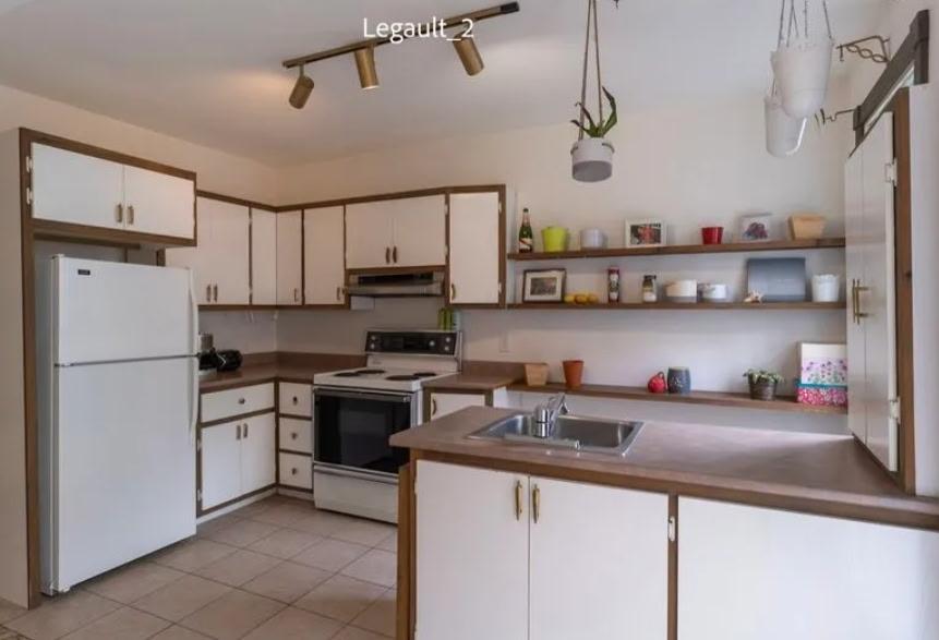 Marché Jean-Talon: Condo 3 et demi avec cours privée