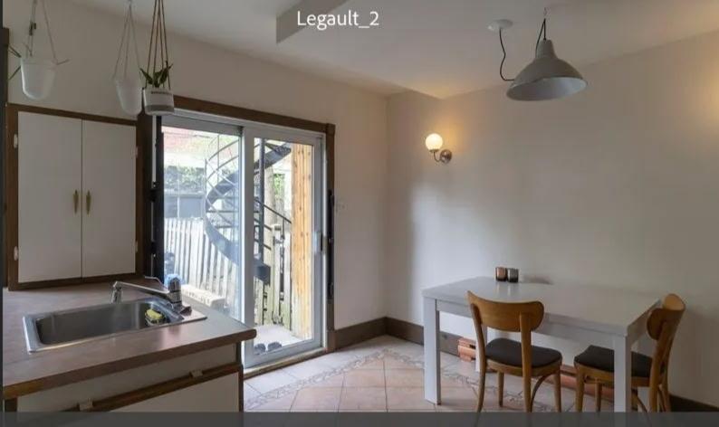 Marché Jean-Talon: Condo 3 et demi avec cours privée