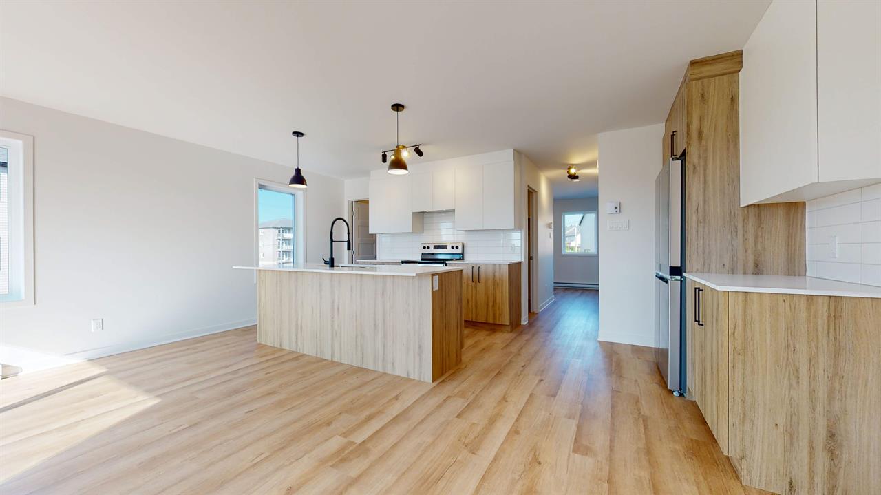 ST-JÉRÔME - APPARTEMENT 5½ SUR DEUX ÉTAGES À LOUER POUR JUILLET